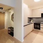 Metropolis Downtown Garage Parking דירה ברטיסלאבה