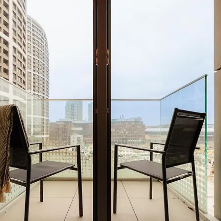 Metropolis Downtown Garage Parking Apartment *