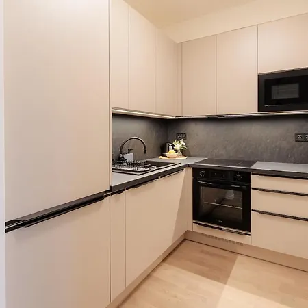 Metropolis Downtown Garage Parking * 브라티슬라바