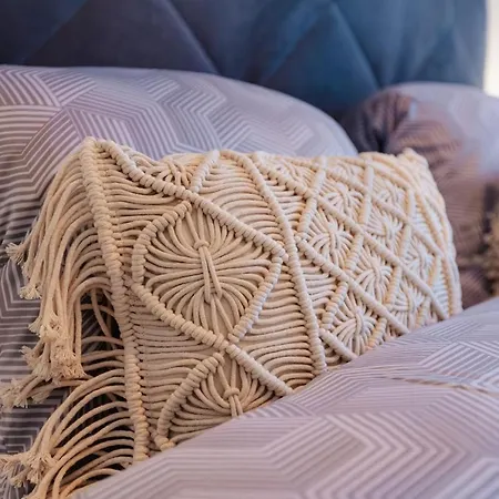 Metropolis Downtown Garage Parking 아파트