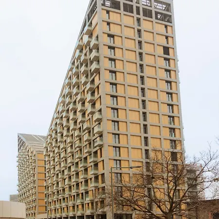 Апартаменты Metropolis Downtown Garage Parking