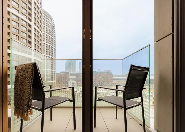 Metropolis Downtown Garage Parking Apartment *