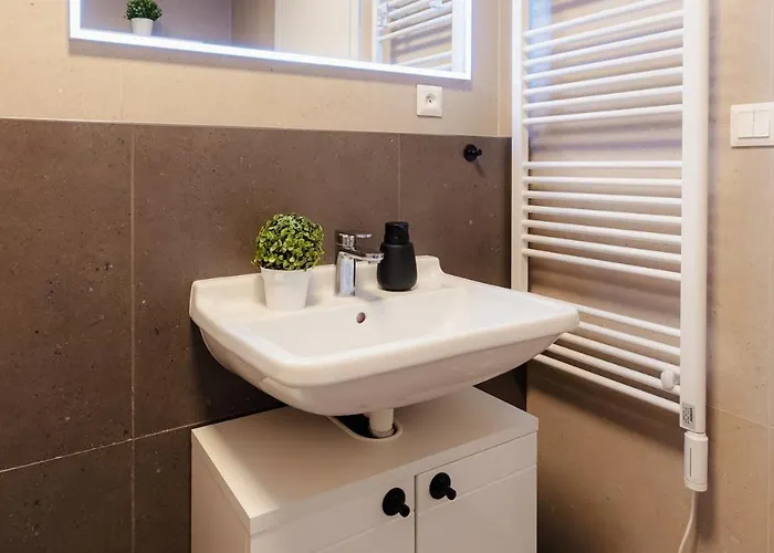 Metropolis Downtown Garage Parking Apartmán *