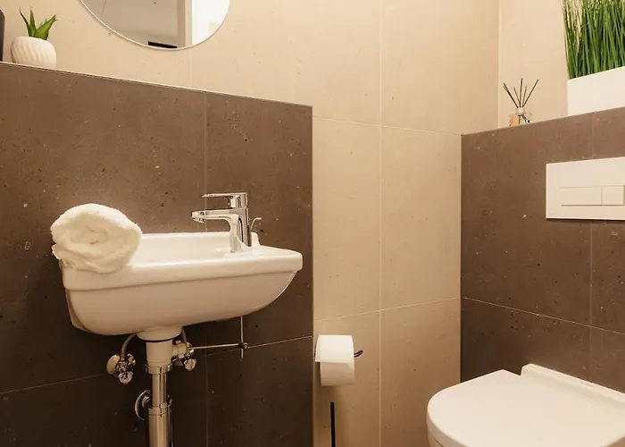 Metropolis Downtown Garage Parking Apartment