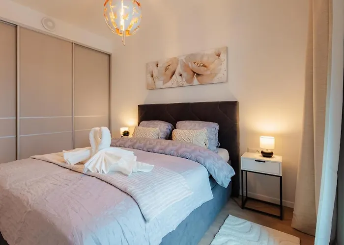 Metropolis Downtown Garage Parking * 브라티슬라바