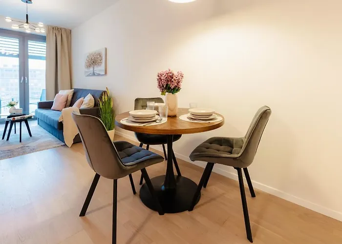 Metropolis Downtown Garage Parking Apartment *